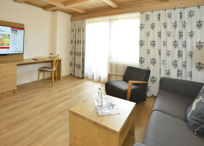 Residenz Hochland Отель Зеефельд в Тироле